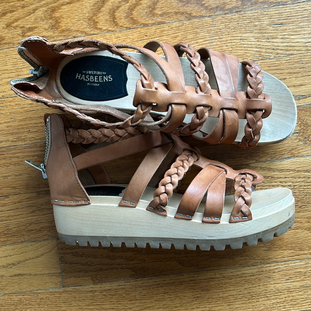 Ladies size 39 /8.5  tan Swedish Hasbeens Gladiator sandals
